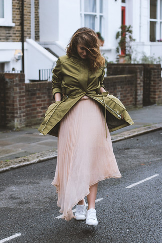 Какие парки носить с белыми низкими кедами женщине