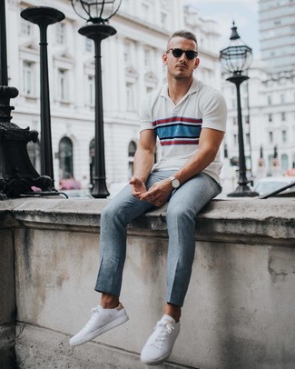Какие футболки-поло носить с белыми низкими кедами мужчине