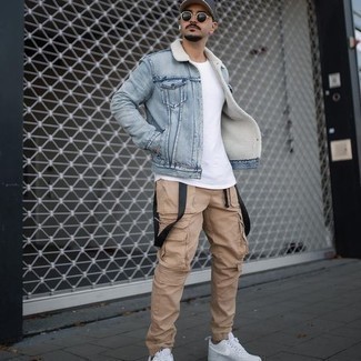 Какие короткие дубленки носить с белыми низкими кедами мужчине