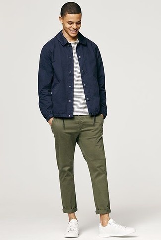 Какие куртки-рубашки носить с белыми низкими кедами мужчине