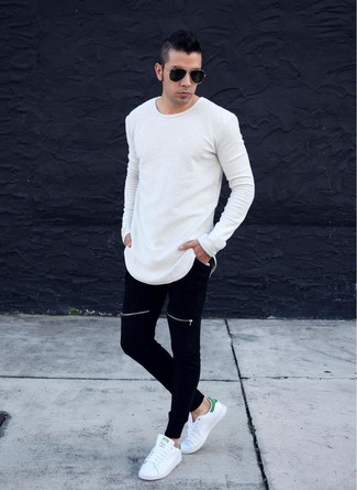 Какие спортивные штаны носить с белыми низкими кедами мужчине