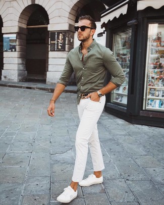 Как носить белые низкие кеды с белыми брюками чинос
