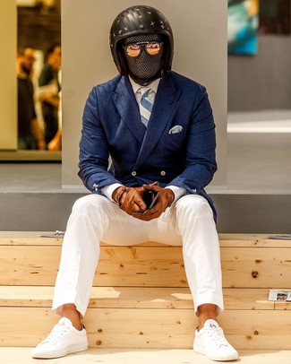 Как носить белые низкие кеды с белыми брюками чинос