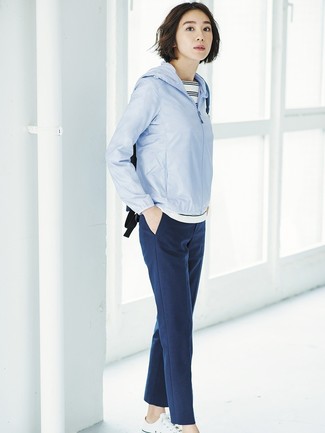 Какие ветровки носить с белыми низкими кедами женщине