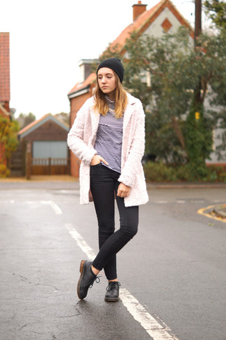 С чем носить белое колье