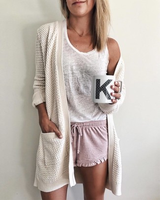 Какие майки носить с белым открытым кардиганом женщине