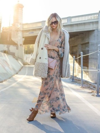 С чем носить белую верхнюю одежду женщине