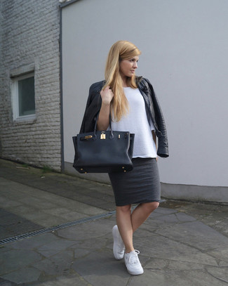 Какие юбки-карандаш носить с белым свободным свитером