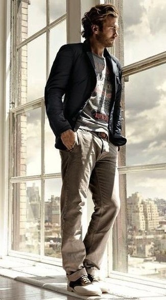 Какие джинсы носить с белыми оксфордами