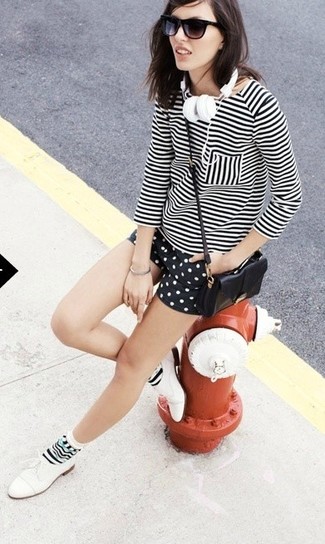 С чем носить белые оксфорды женщине