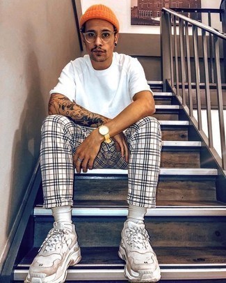 С чем носить белые брюки чинос в шотландскую клетку