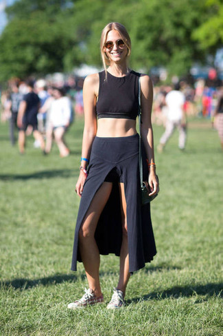 С чем носить белые кеды в шотландскую клетку женщине