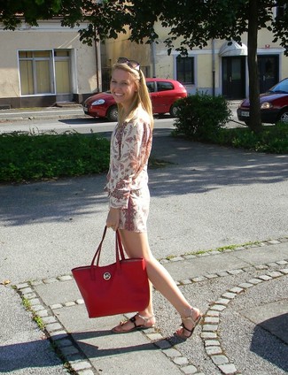 С чем носить белый комбинезон