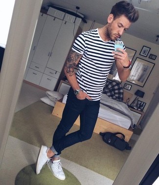 Какие джинсы носить с белыми плимсоллами мужчине