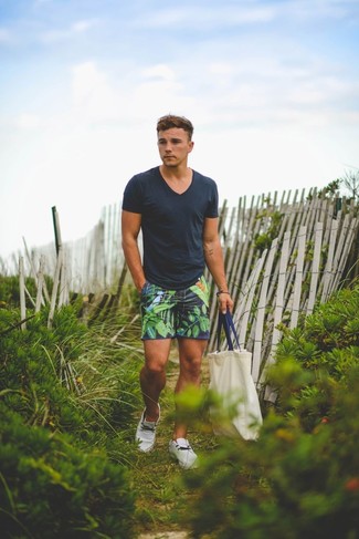 Какие шорты носить с белыми плимсоллами мужчине