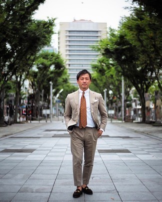 С чем носить белый нагрудный платок