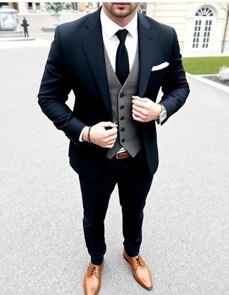 С чем носить белый нагрудный платок