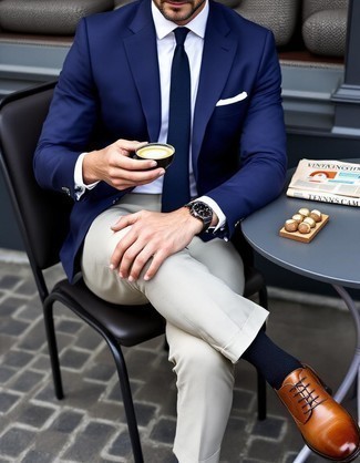 С чем носить белый нагрудный платок