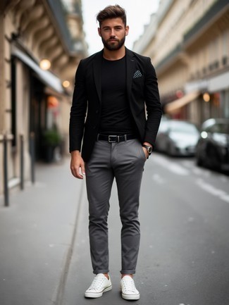 С чем носить белый нагрудный платок в горошек