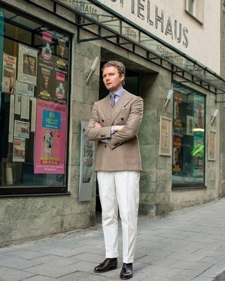 С чем носить белый нагрудный платок в горошек