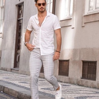 С чем носить белую рубашку в горошек мужчине