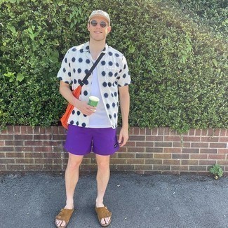 С чем носить белую рубашку с коротким рукавом в горошек мужчине