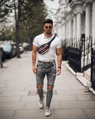 Какие кроссовки носить с белой футболкой-поло мужчине