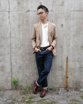 Какие топсайдеры носить с белой футболкой-поло