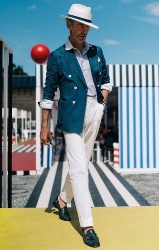 Как носить белую футболку-поло с темно-зеленым пиджаком мужчине