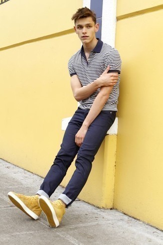 Какие высокие кеды носить с белой футболкой-поло мужчине