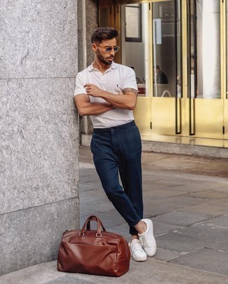 С чем носить белую футболку-поло мужчине