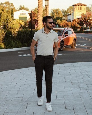 С чем носить белую футболку-поло мужчине