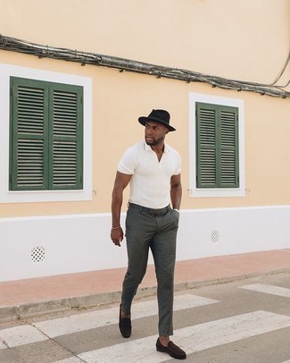 Какие лоферы носить с белой футболкой-поло мужчине