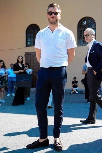 Какие лоферы носить с белой футболкой-поло мужчине