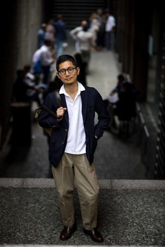 Какие лоферы носить с белой футболкой-поло мужчине