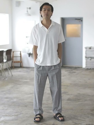 Какие сандалии носить с белой футболкой-поло мужчине