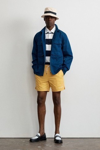 Какие шорты носить с белой футболкой-поло мужчине