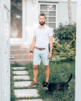 Какие шорты носить с белой футболкой-поло мужчине