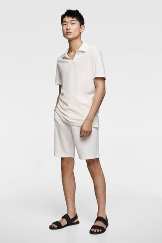 Какие шорты носить с белой футболкой-поло мужчине