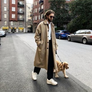 Какие плащи носить с белой футболкой-поло мужчине