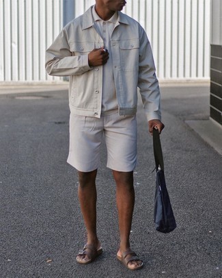 Как носить белую футболку-поло с белыми шортами мужчине