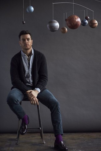 С чем носить белую бандану с принтом мужчине