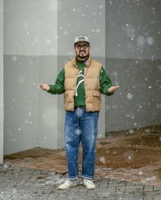 С чем носить белую бейсболку с принтом мужчине