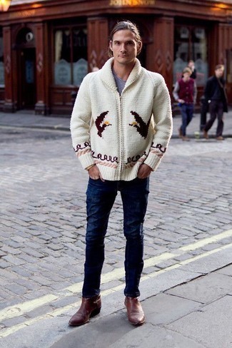 С чем носить белый кардиган с отложным воротником с принтом мужчине