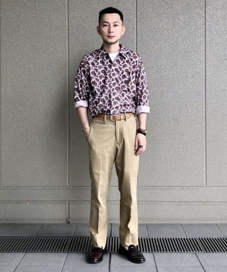 С чем носить белую рубашку с принтом мужчине