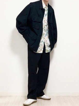 С чем носить белую рубашку с принтом мужчине