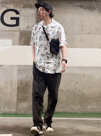 С чем носить белую рубашку с принтом мужчине