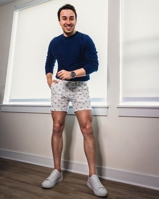 С чем носить белые шорты с принтом мужчине