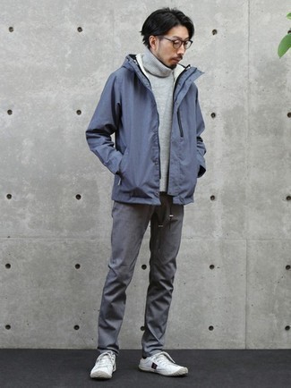 С чем носить белые кеды с принтом мужчине