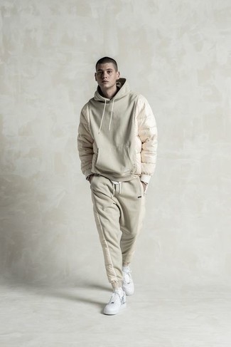 С чем носить белые кеды с принтом мужчине